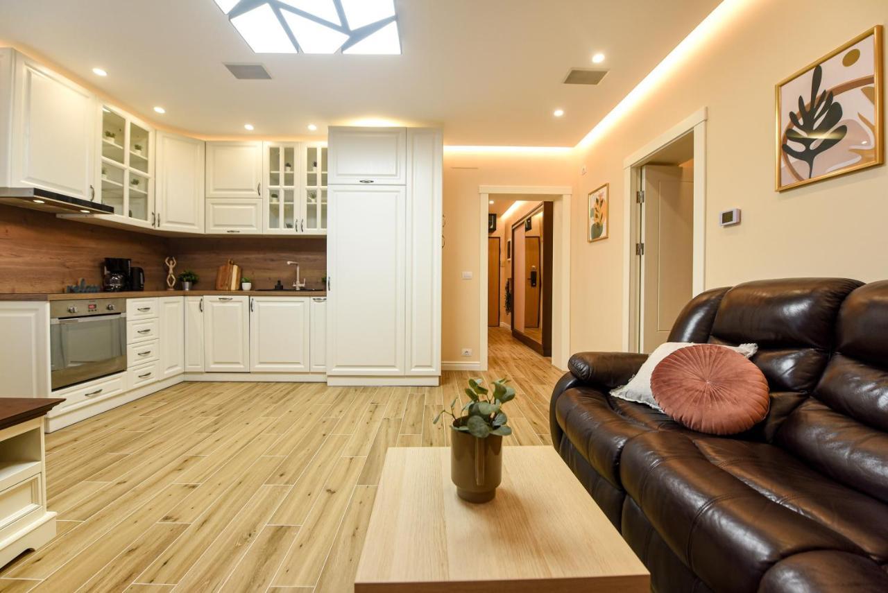 Green Leafy Brasov - Ideal 2 Bedroom Apartment Ngoại thất bức ảnh